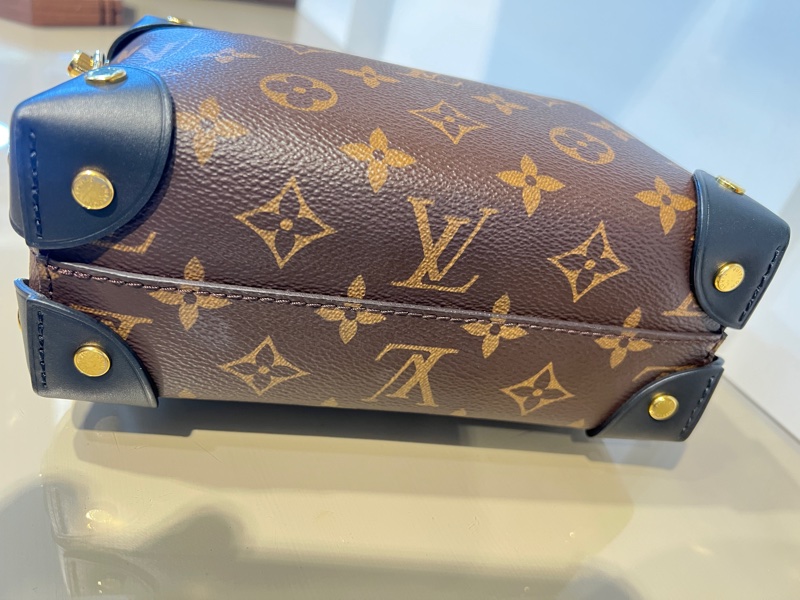 LV 原花拼黑牛皮Petite Malle Souple 金釦肩斜背包-6