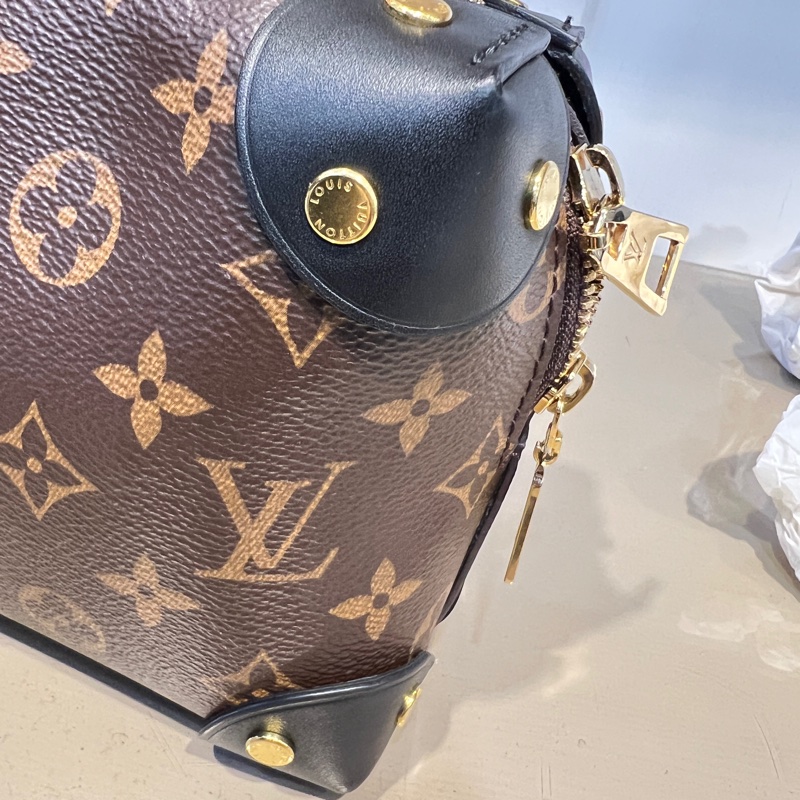LV 原花拼黑牛皮Petite Malle Souple 金釦肩斜背包-19