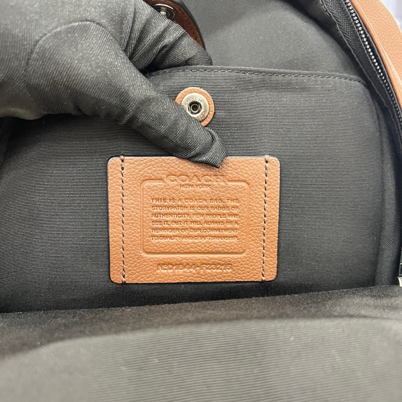 Coach 條紋濕印牛皮斜跨胸包 側背包 胸包-4