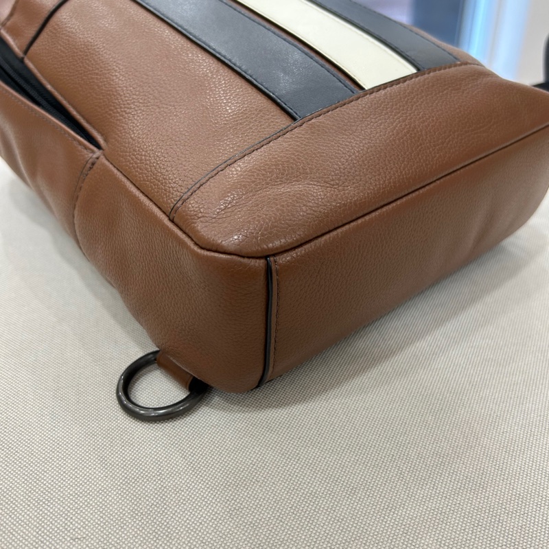 Coach 條紋濕印牛皮斜跨胸包 側背包 胸包-15