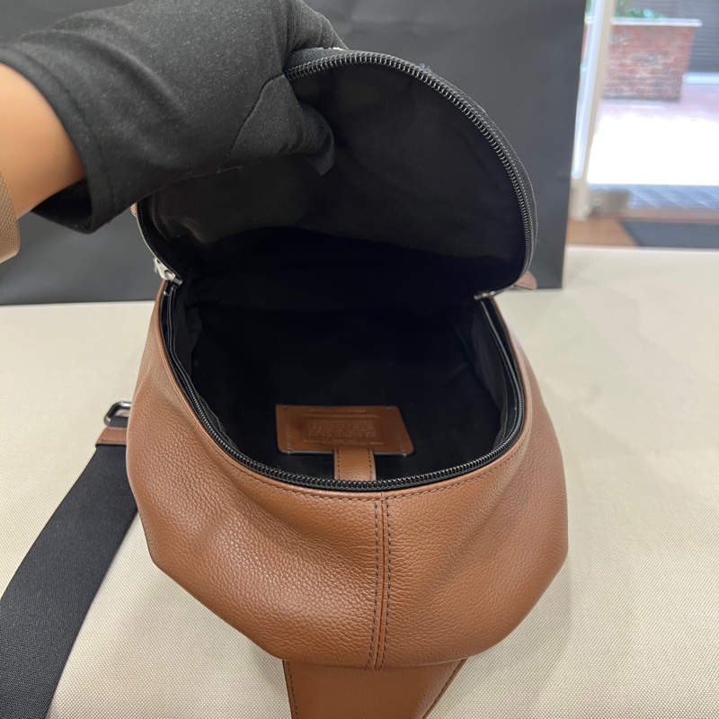 Coach 條紋濕印牛皮斜跨胸包 側背包 胸包-19