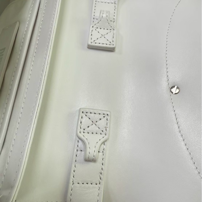 Diesel 白色 🩵 價格甜狀況好-22