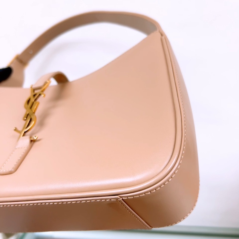 YSL le5a7 hobo 小號奶茶腋下包-5