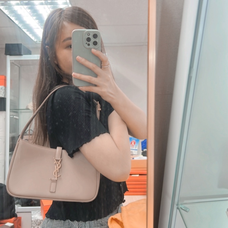 YSL le5a7 hobo 小號奶茶腋下包-11