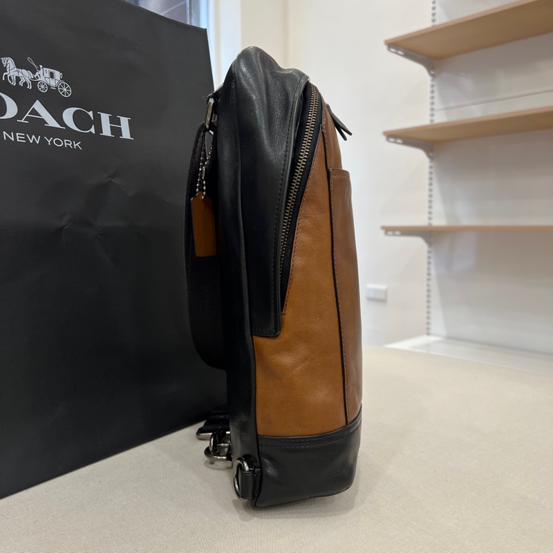 Coach Manhattan Sport 小牛皮斜跨胸包 側背包-9
