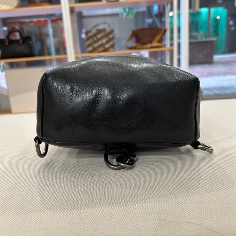 Coach Manhattan Sport 小牛皮斜跨胸包 側背包-11