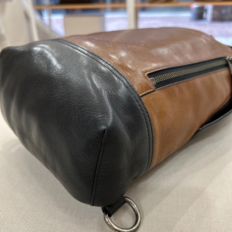Coach Manhattan Sport 小牛皮斜跨胸包 側背包-13