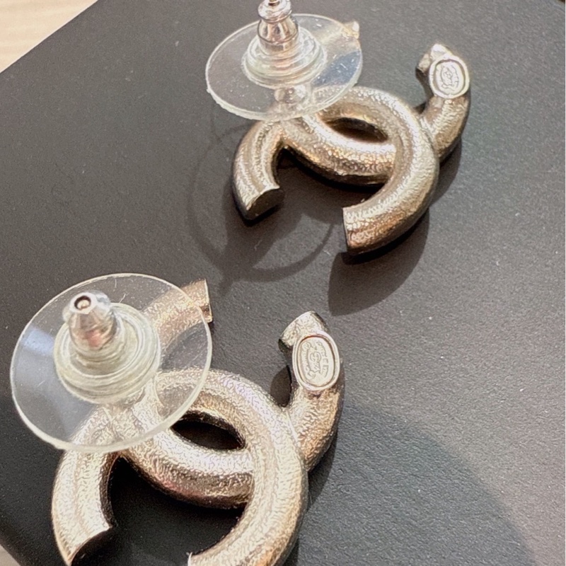 Chanel 拼色Logo 耳環 💜 超可愛不敗款-5