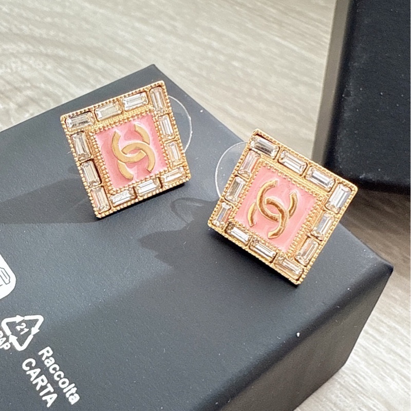 Chanel 方形粉色logo耳環 🩵-1