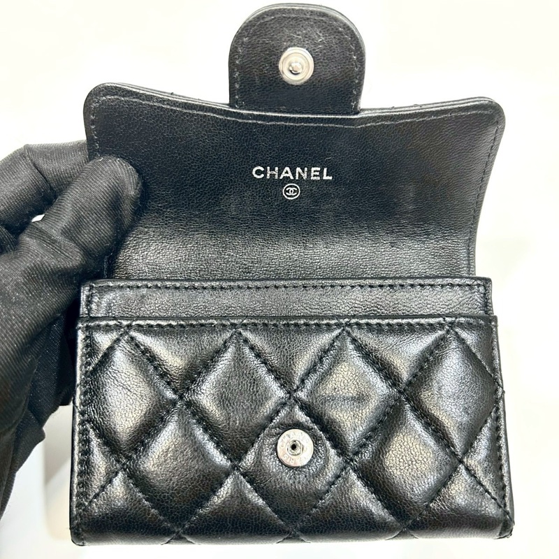 CHANEL黑銀羊皮下蓋單層卡包A80799-8