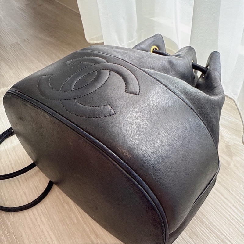 Chanel 黑色水桶包雷標22開 🩷誰背誰好看-3