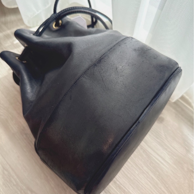 Chanel 黑色水桶包雷標22開 🩷誰背誰好看-4