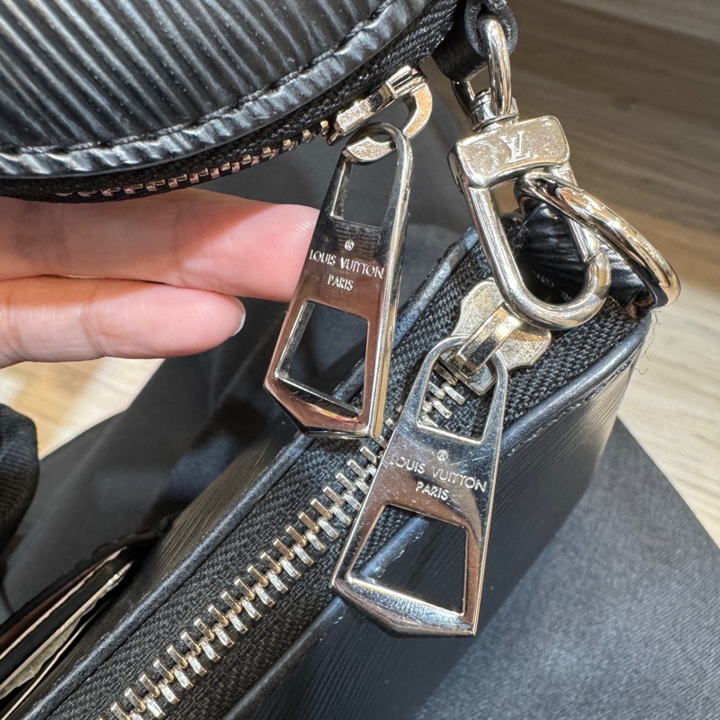 LV黑色Epi銀釦Marellini肩側背包M20998-13