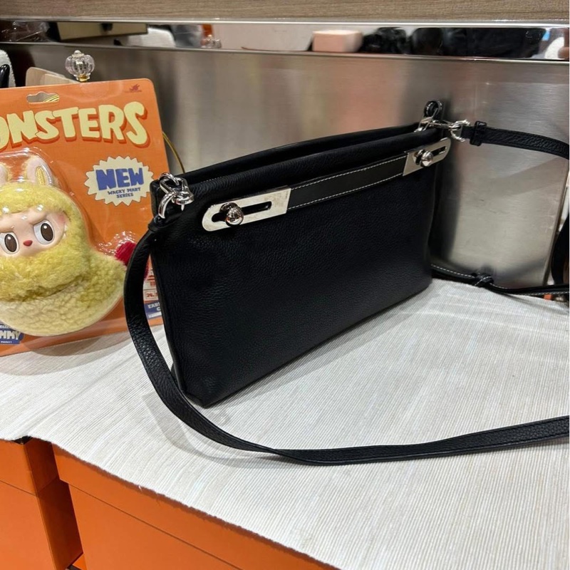 Loewe missy crossbody bag 黑色牛皮-1