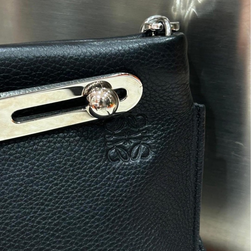 Loewe missy crossbody bag 黑色牛皮-2