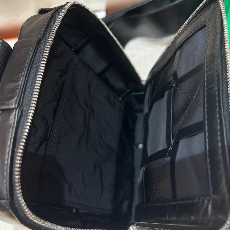 BOTTEGA VENETA CASSETTE Sling Crossbody Bag Black-3