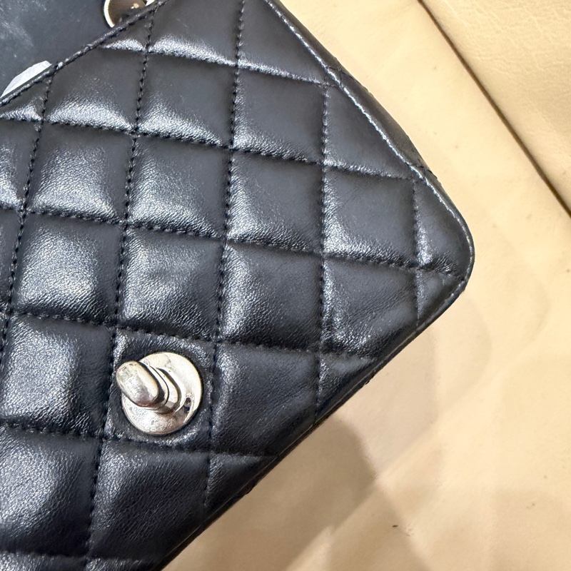 🈶盒子塵袋購證♥️ Chanel 黑銀經典胖子-66