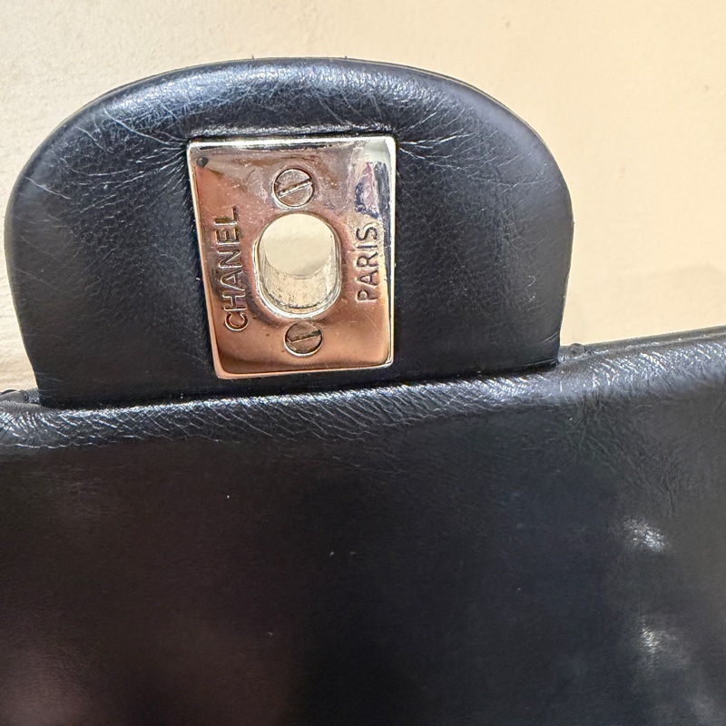 🈶盒子塵袋購證♥️ Chanel 黑銀經典胖子-69