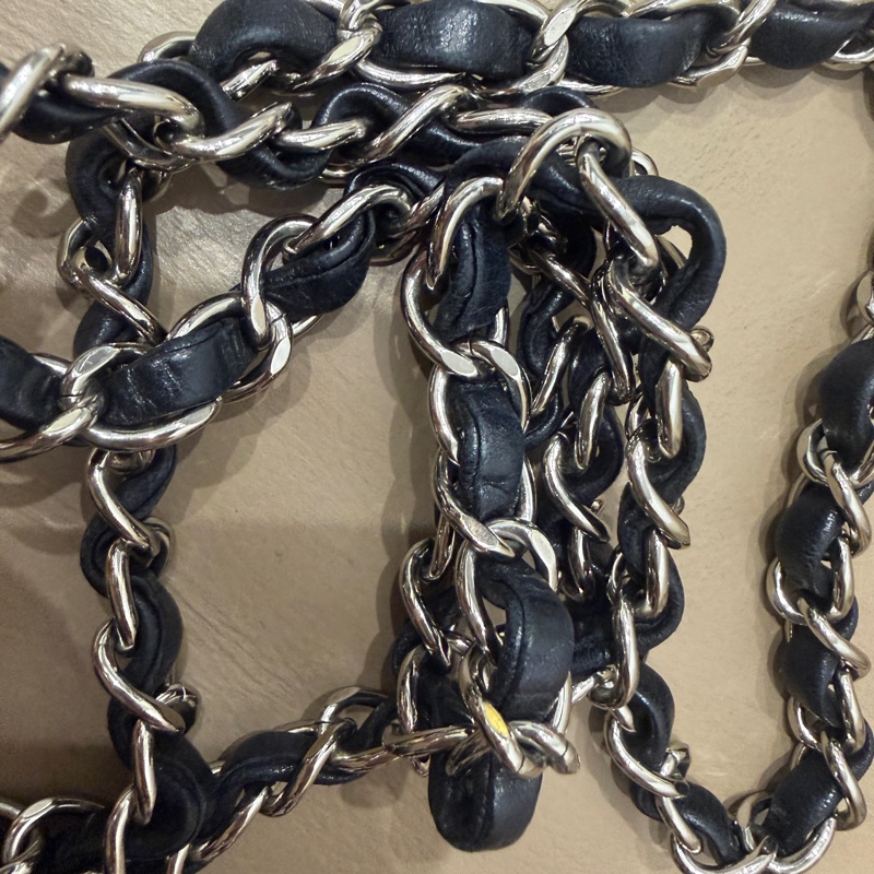 🈶盒子塵袋購證♥️ Chanel 黑銀經典胖子-70