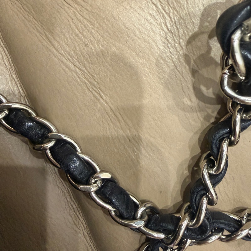 🈶盒子塵袋購證♥️ Chanel 黑銀經典胖子-72