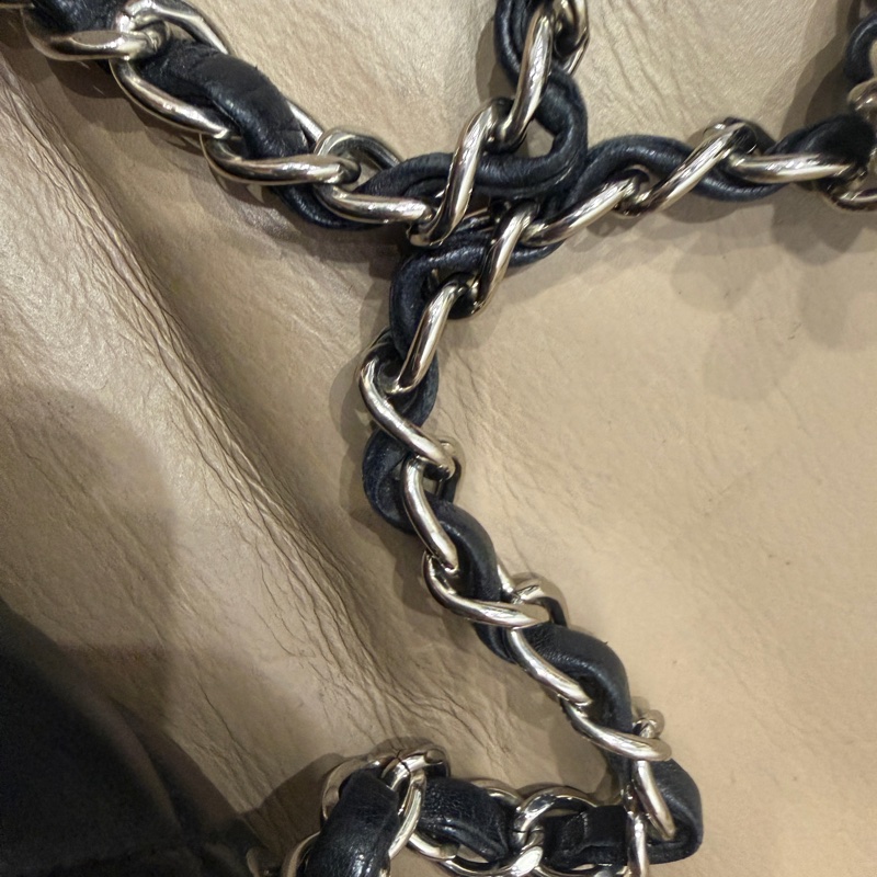 🈶盒子塵袋購證♥️ Chanel 黑銀經典胖子-73