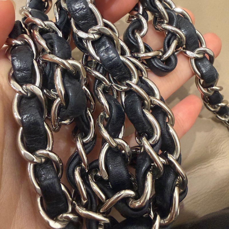 🈶盒子塵袋購證♥️ Chanel 黑銀經典胖子-74