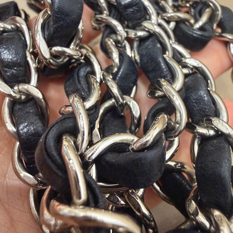 🈶盒子塵袋購證♥️ Chanel 黑銀經典胖子-75