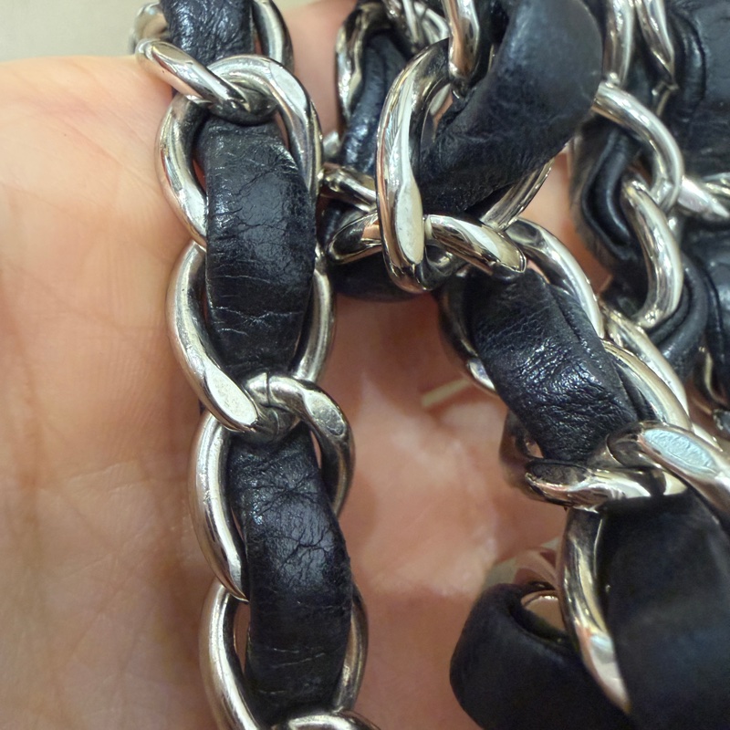 🈶盒子塵袋購證♥️ Chanel 黑銀經典胖子-76