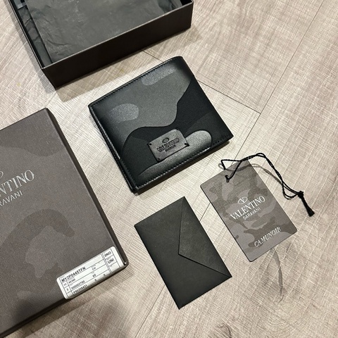 絕版全新VALENTINO半皮半布迷彩短夾（黑迷彩）比半價還低賣！