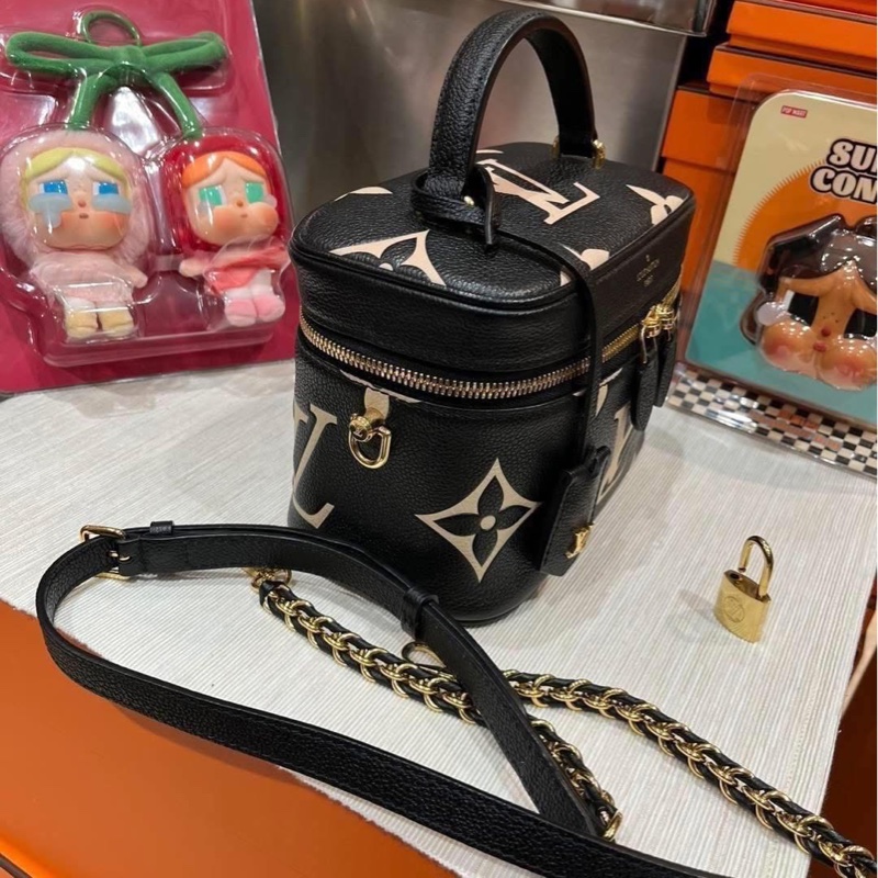 Lv VANITY PM M45780,EMPREINTE CALFSKIN-3