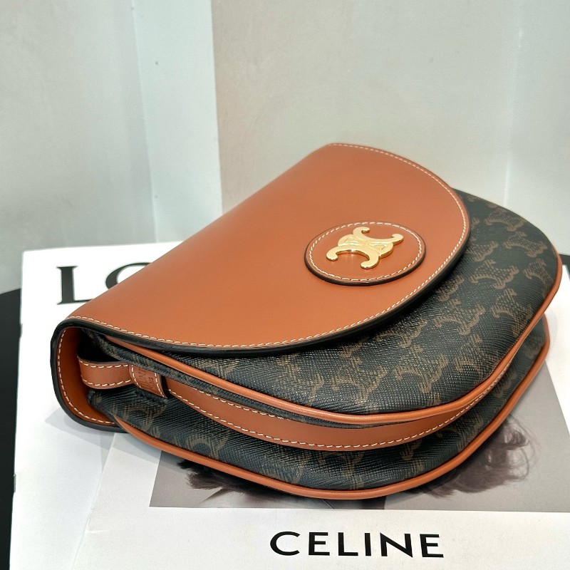 Celine Triomphe印花標誌焦糖色牛皮配老花凱旋門金扣 肩背包 斜背包 郵差包馬鞍包-5