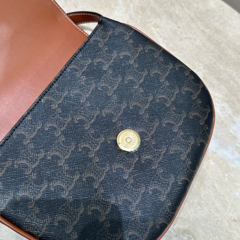 Celine Triomphe印花標誌焦糖色牛皮配老花凱旋門金扣 肩背包 斜背包 郵差包馬鞍包-11