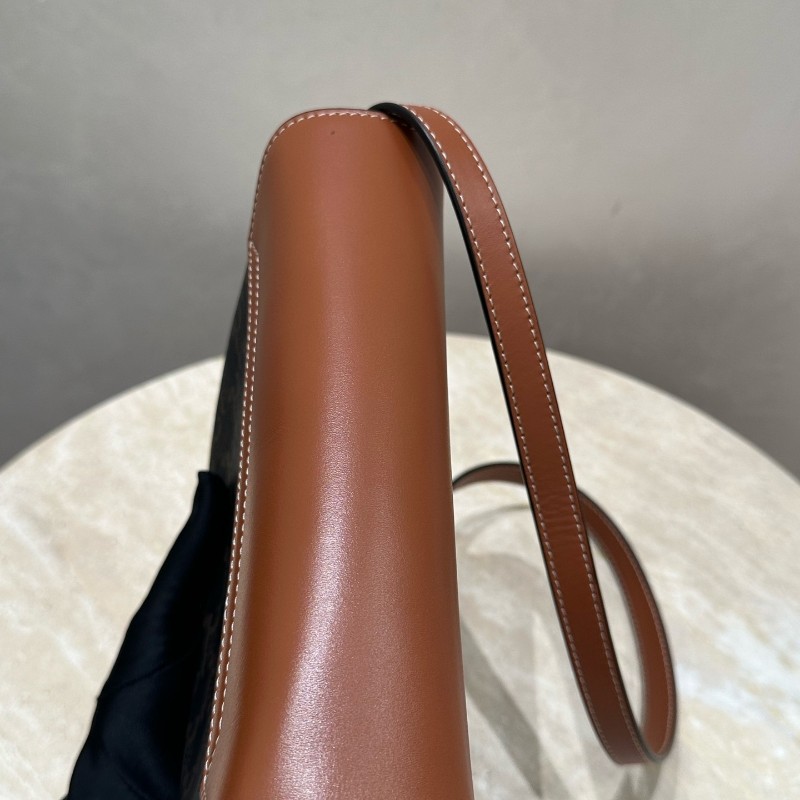 Celine Triomphe印花標誌焦糖色牛皮配老花凱旋門金扣 肩背包 斜背包 郵差包馬鞍包-21