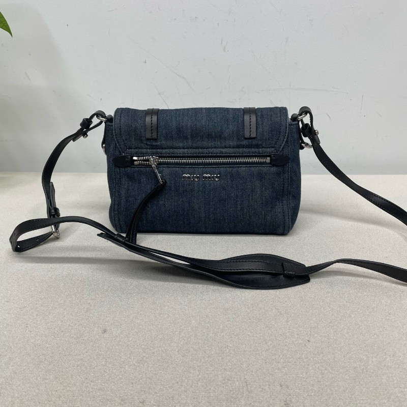 Miumiu 藍色牛仔郵差包 肩背包 斜背包 底長24cm-1