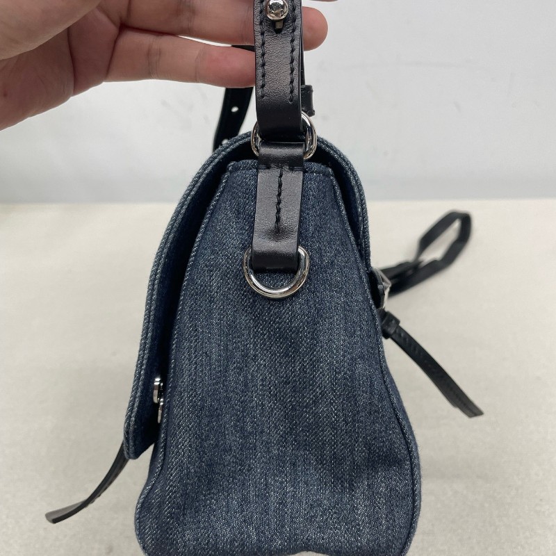 Miumiu 藍色牛仔郵差包 肩背包 斜背包 底長24cm-2