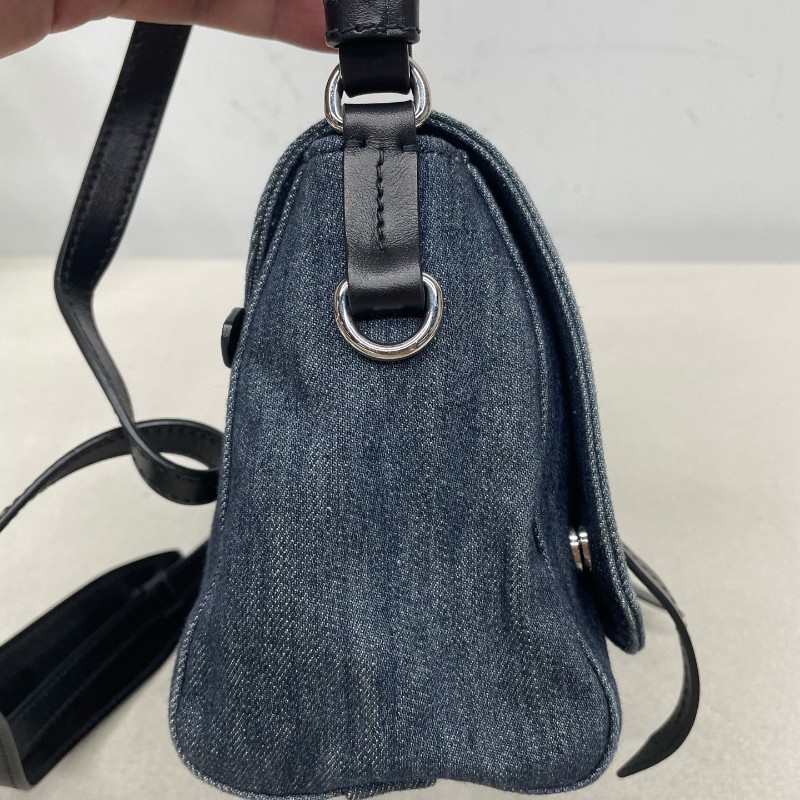 Miumiu 藍色牛仔郵差包 肩背包 斜背包 底長24cm-3