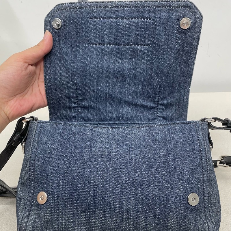 Miumiu 藍色牛仔郵差包 肩背包 斜背包 底長24cm-5