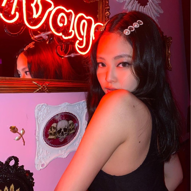 Jennie同款CHANEL「COCO」珍珠髮夾-0