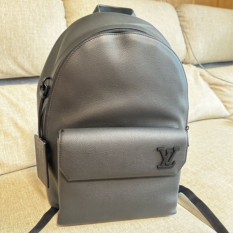 LV take off小牛皮後背包-0