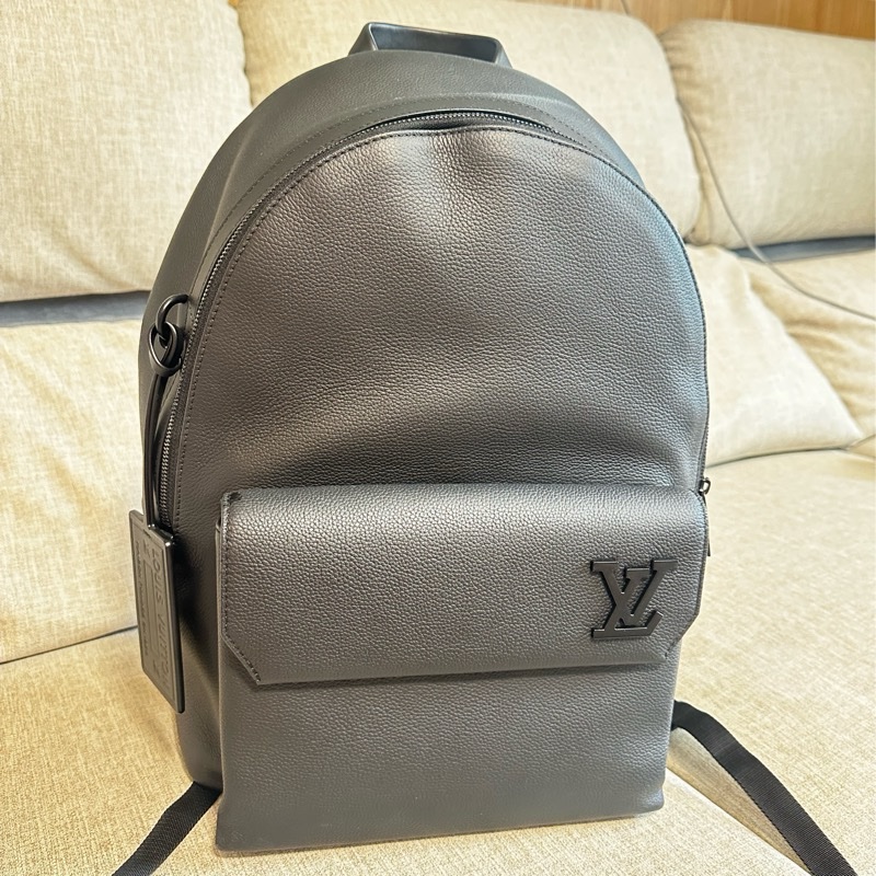 LV take off小牛皮後背包-25