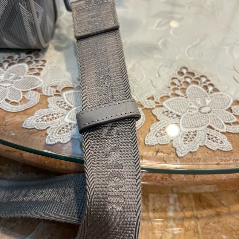 Dior CD Diamond Crossbady灰色相機包-18