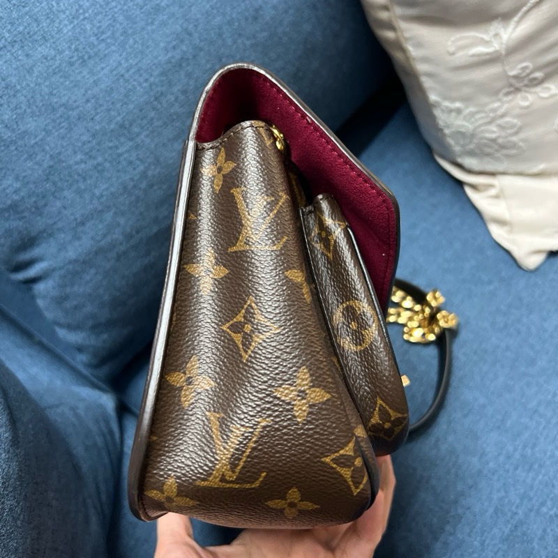 Lv pass 金扣肩背包-9