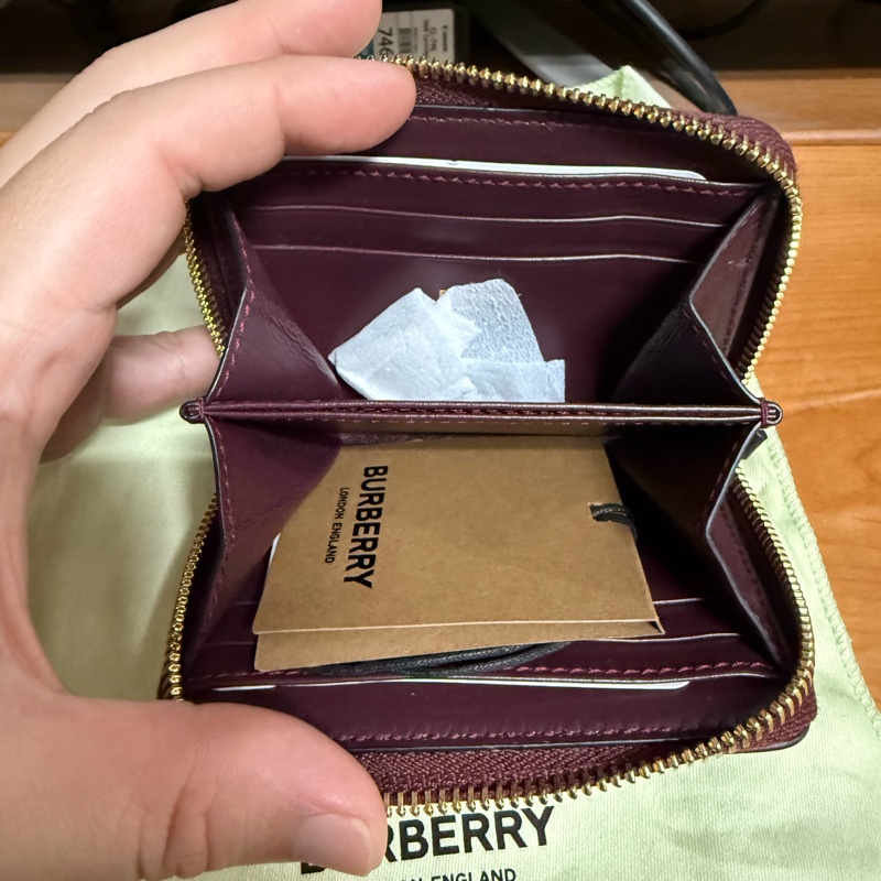 BURBERRY 巴寶莉 燙金LOGO拉鍊卡片 零錢包 黑/酒紅邊-5