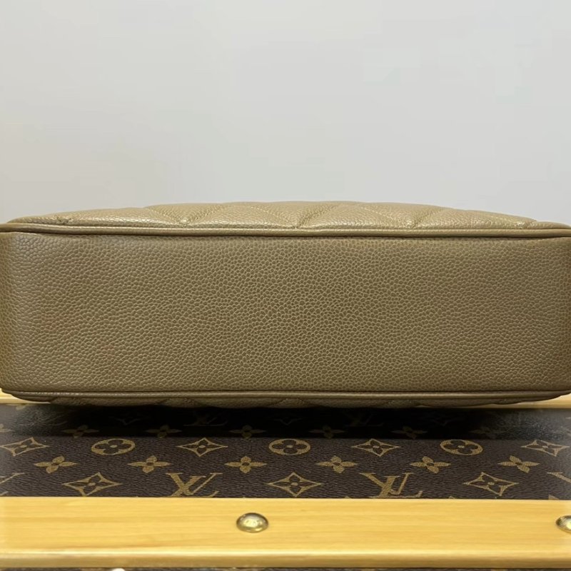 ✨CHANEL 中古希爾頓魚子醬奶茶金手提肩背包 98新配件塵袋-4