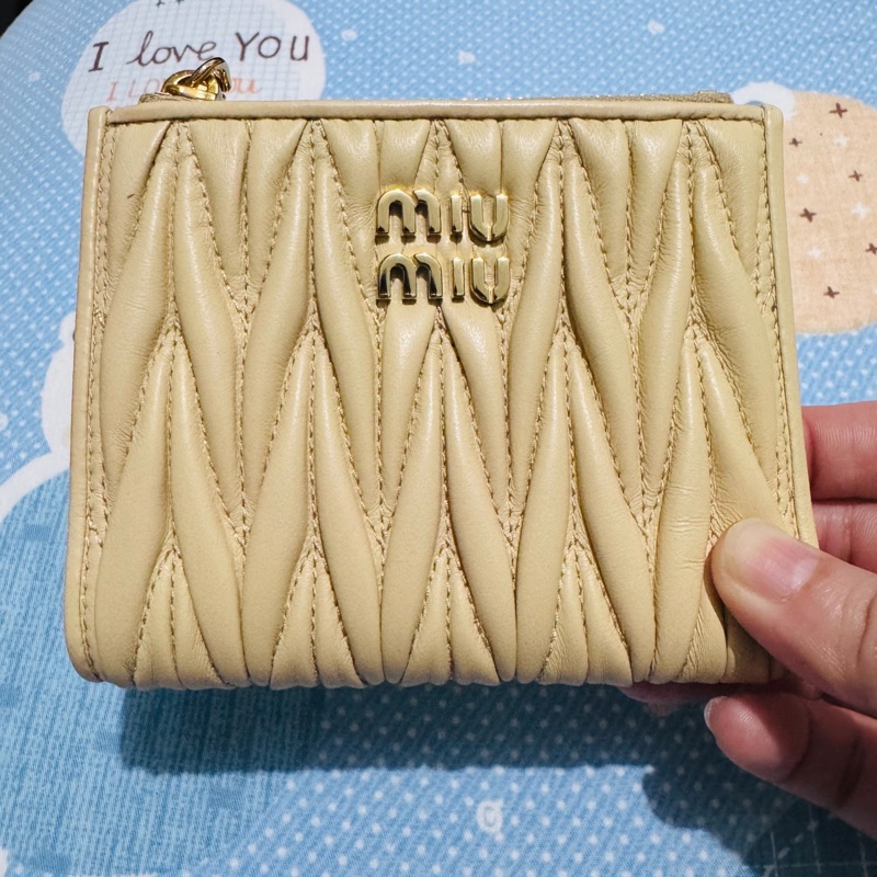 miu miu Matelasse 納帕軟皮皺褶羊皮雙零錢袋 零錢包 短夾(駝色)-2