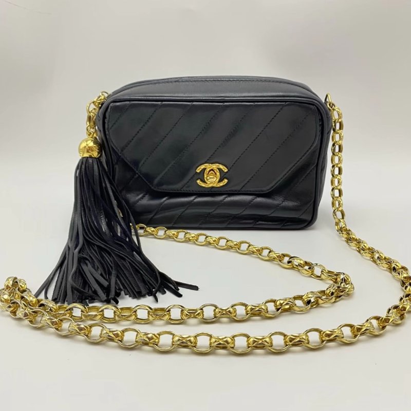 CHANEL 黑金雕花鍊流蘇肩背斜背相機包19*13*7 97新配件塵袋-0