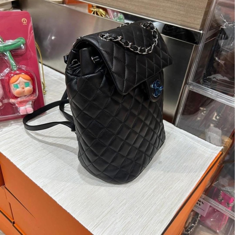 Chanel backpack 黑色羊皮-1