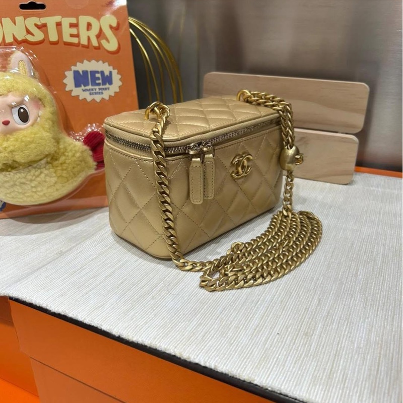 Chanel vanity with heart 心形調節扣-1