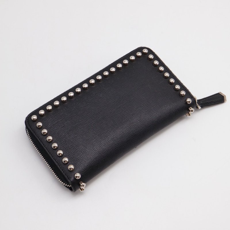 FENDI 老佛爺鉚釘拉鍊長夾-1
