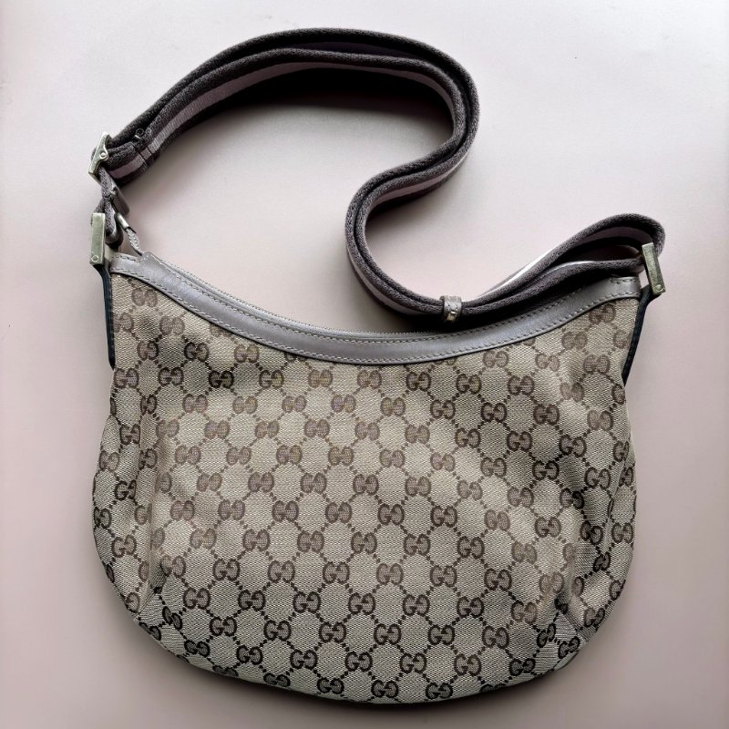 ::GUCCI:: 181092 米色烏木色GG帆布薰衣草紫色織帶半月包 斜背包-1